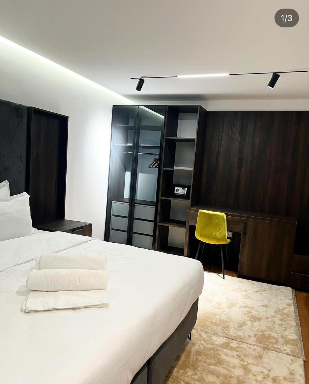 Hotel Europa Prishtina Pristina Exteriör bild