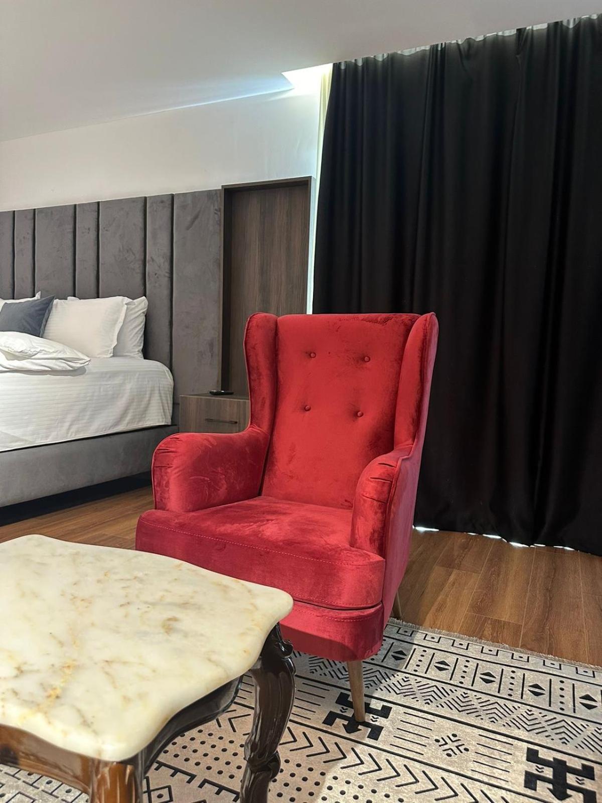 Hotel Europa Prishtina Pristina Exteriör bild