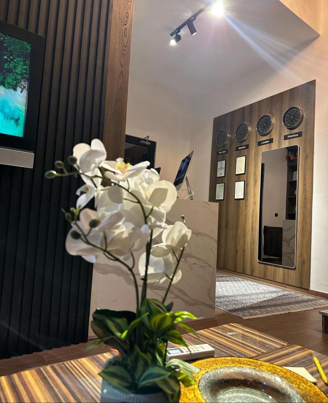 Hotel Europa Prishtina Pristina Exteriör bild