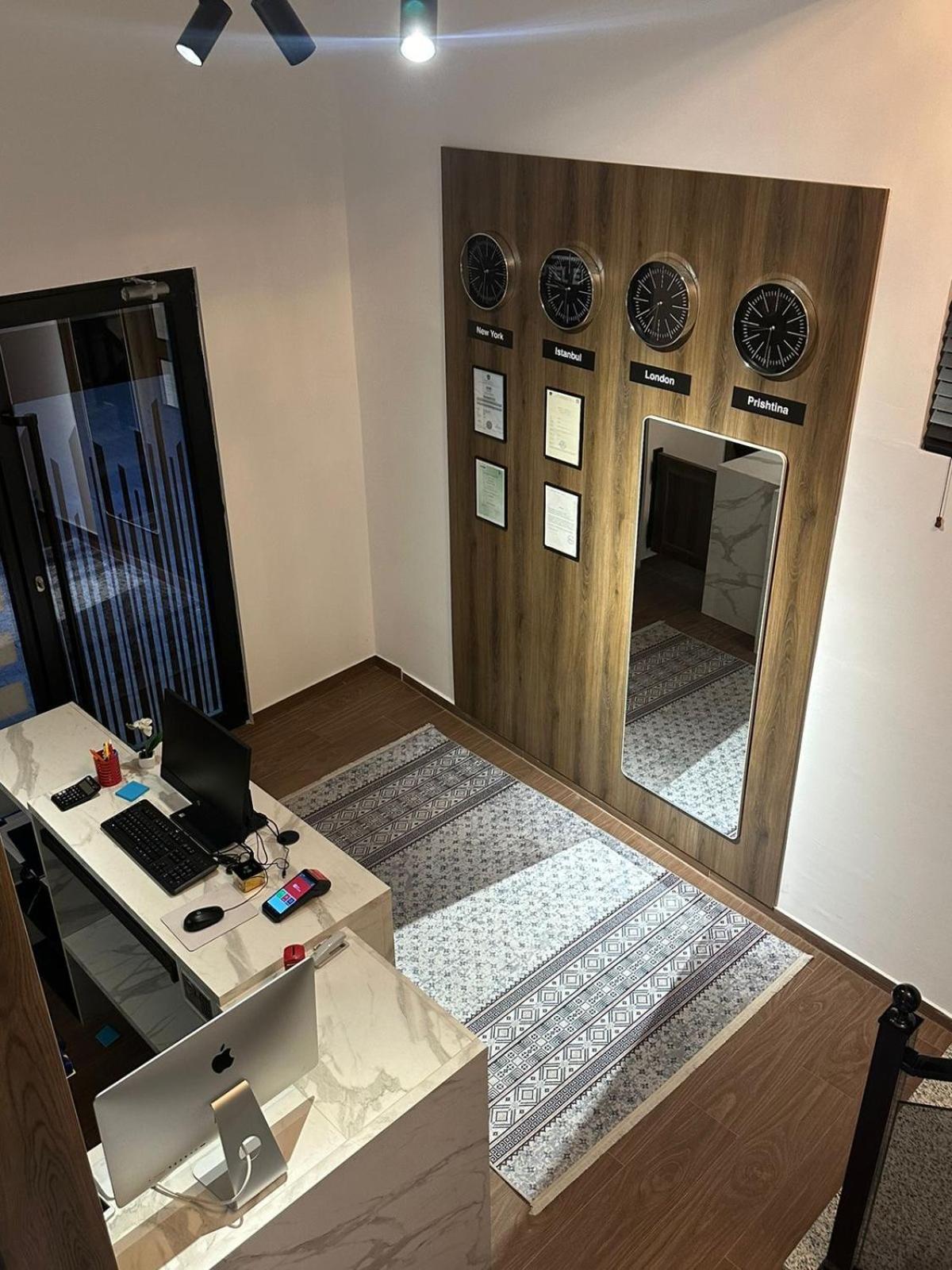 Hotel Europa Prishtina Pristina Exteriör bild