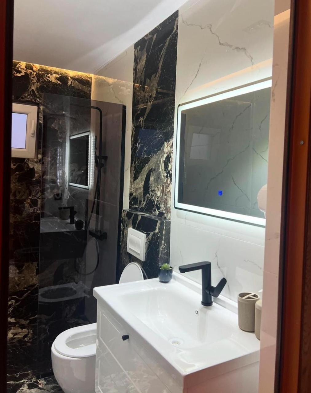 Hotel Europa Prishtina Pristina Exteriör bild