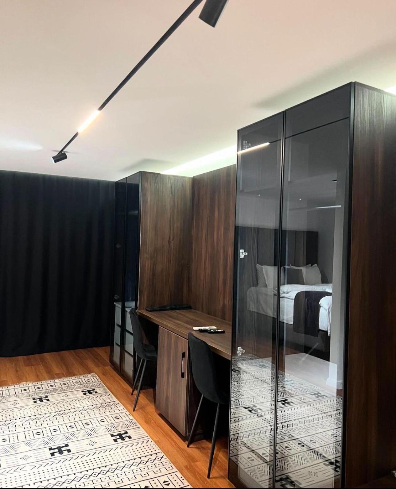 Hotel Europa Prishtina Pristina Exteriör bild