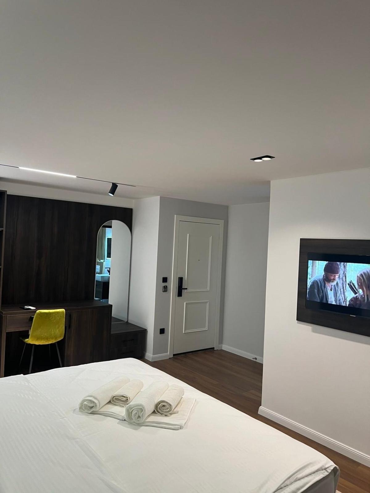 Hotel Europa Prishtina Pristina Exteriör bild