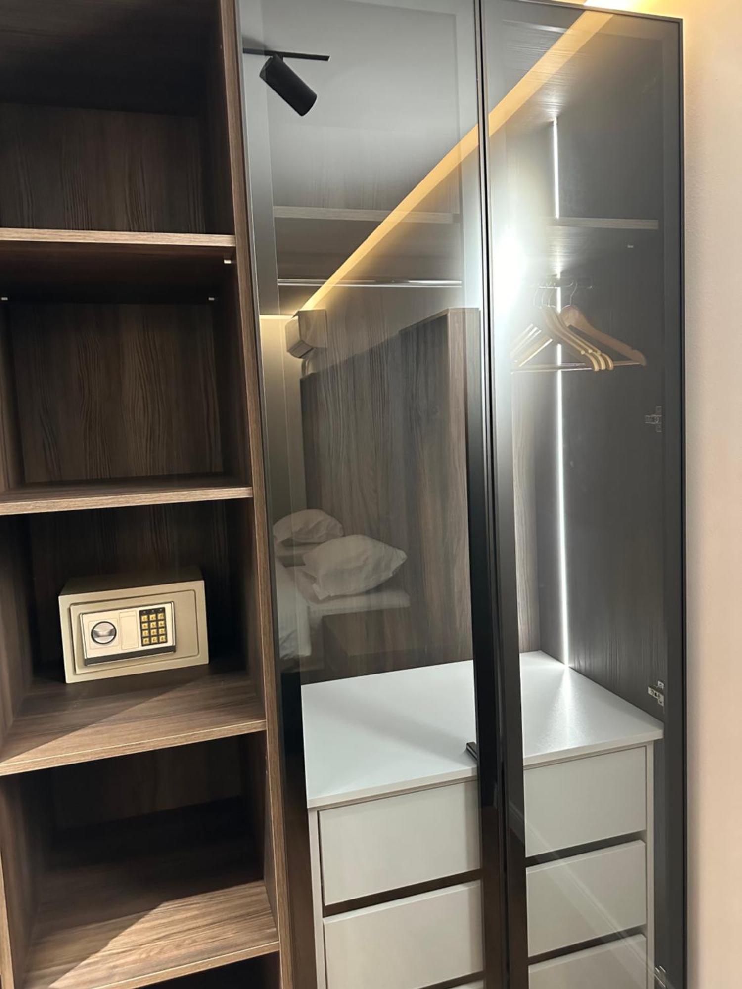 Hotel Europa Prishtina Pristina Exteriör bild