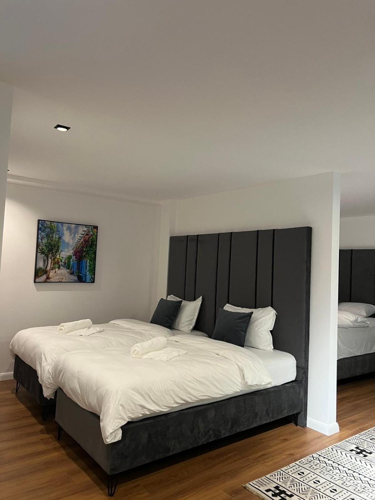 Hotel Europa Prishtina Pristina Exteriör bild