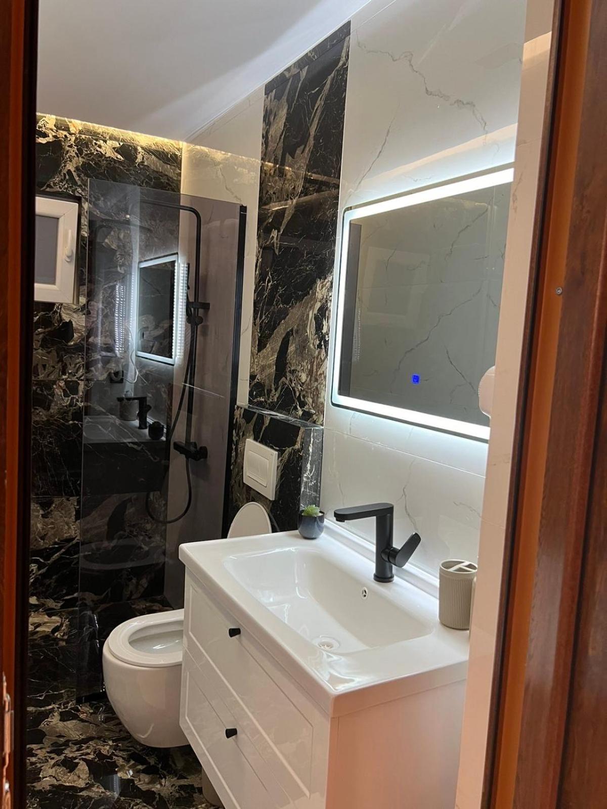 Hotel Europa Prishtina Pristina Exteriör bild