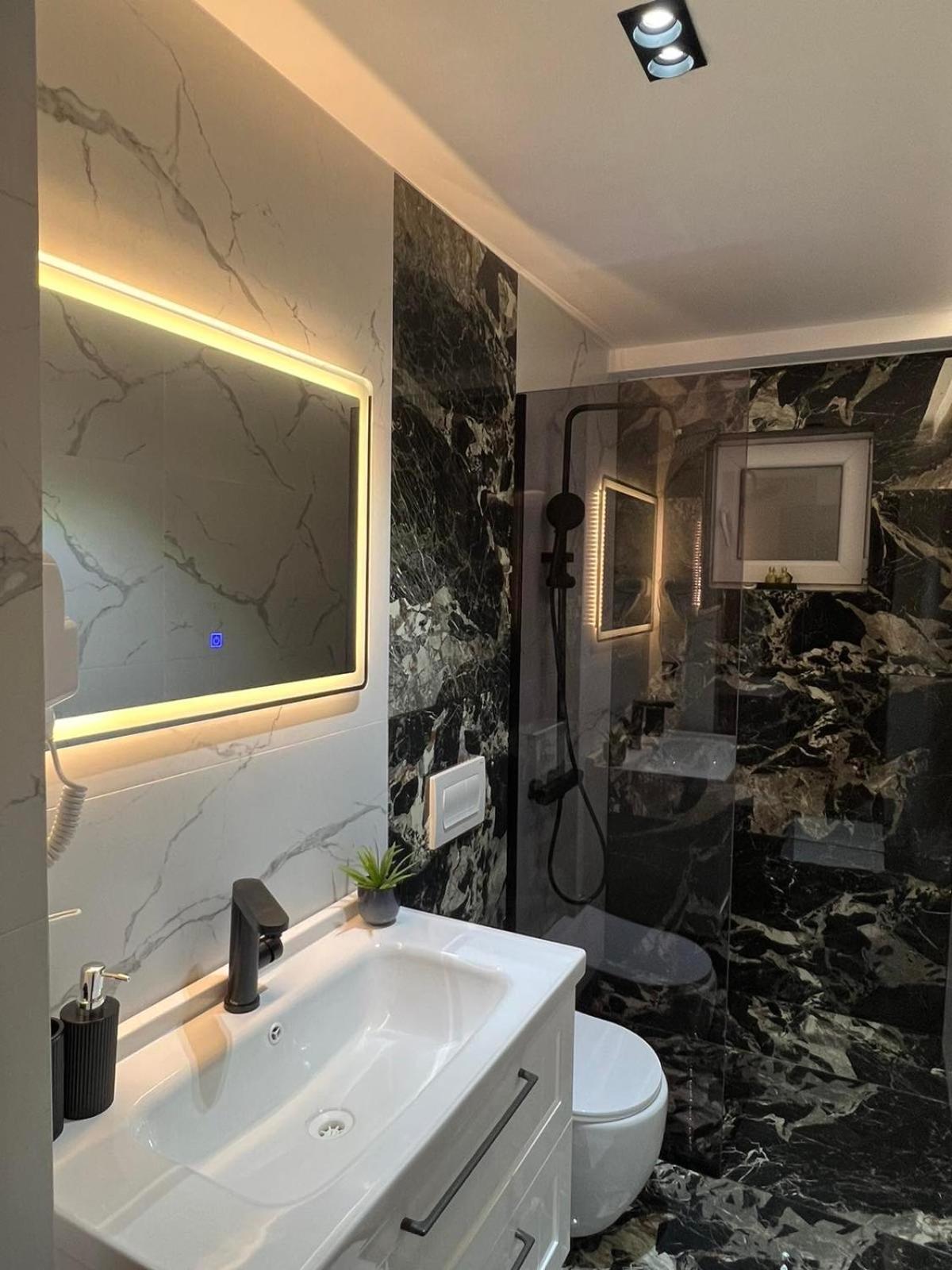 Hotel Europa Prishtina Pristina Exteriör bild