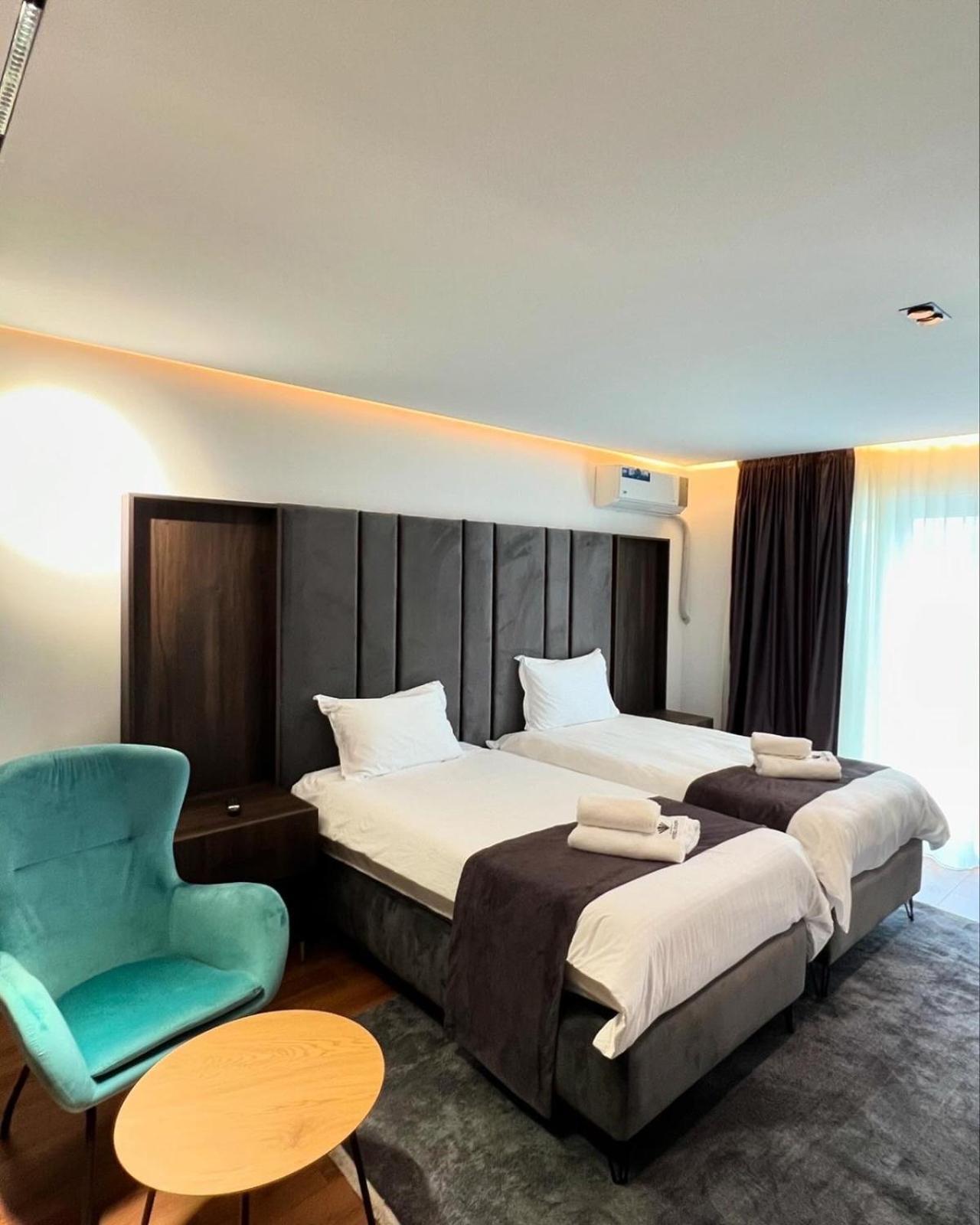 Hotel Europa Prishtina Pristina Exteriör bild