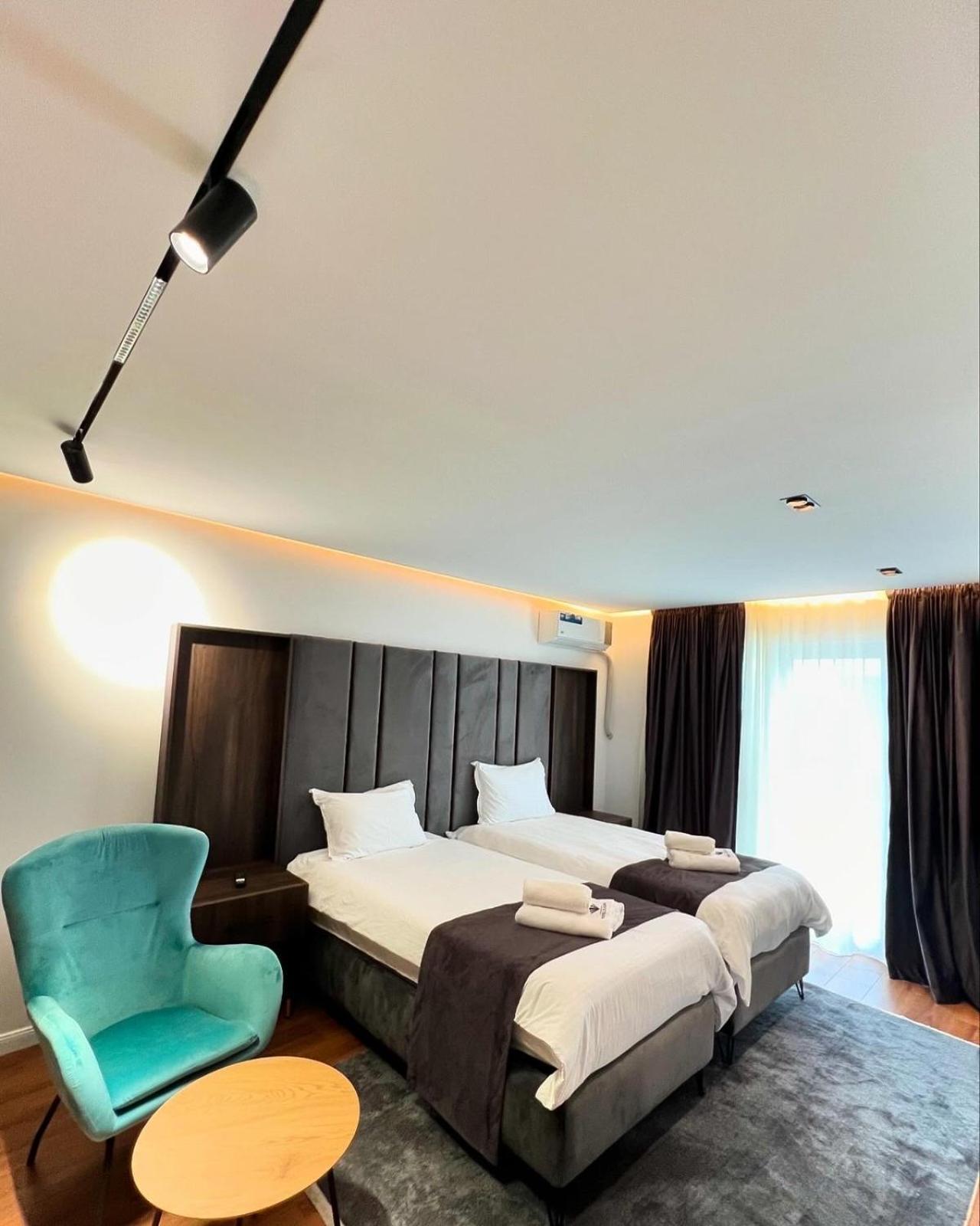 Hotel Europa Prishtina Pristina Exteriör bild